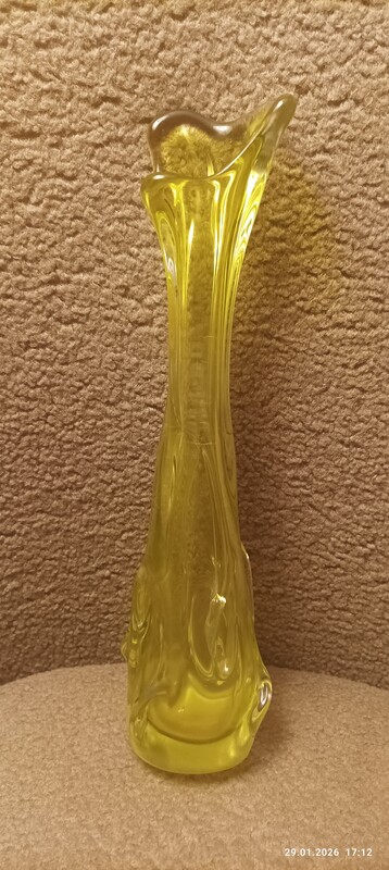 Elbląg Mam do sprzedania b. ładny kolekcjonerski wazon tzw. sękaczwyprodukowany ręcznie z barwionego szkła sodowego w