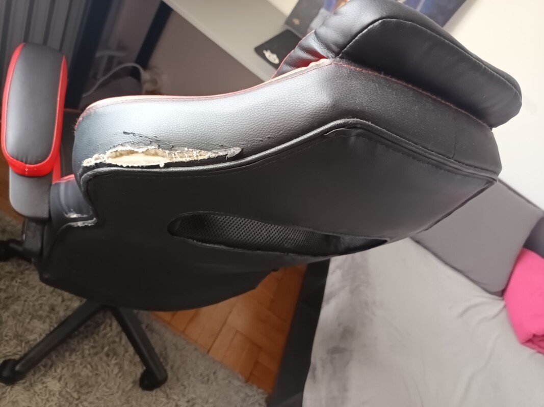 Elbląg Sprzedam używany fotel dla graczy Pro-Gamer. Stan dość dobry. Lekkie otarcia z przodu i większe na jednym