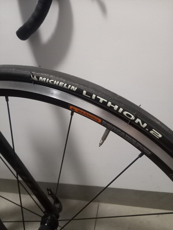 Elbląg Rower szosowy VANRYSEL EDR SHIMANO 105.
Przedni widelec Karbon. Bardzo lekki. Rama rozmiar L.
Kolor: Czarny