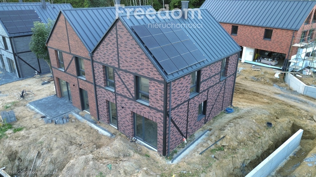 Elbląg FREEDOM NIERUCHOMOŚCISprzedam dom - Elbląg, Druskiennicka. Nowoczesny dom w zabudowie bliźniaczej – Osiedle