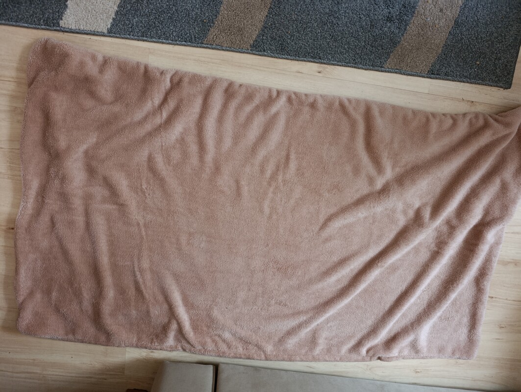 Elbląg Sprzedam kocyk dla psa Amiplay rozmiar XL. Stan bardzo dobry. Wymiary ok 150/90.Kontakt sms