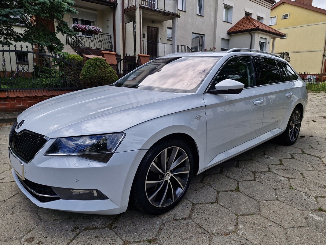 Elbląg Skoda Superb2.0 TDI ( 190 km )Model 2017Automatyczna Skrzynia BiegówPanoramiczny dachNapęd 4 x 4Wersja Laurin