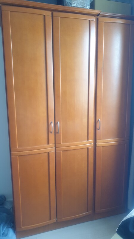 Elbląg Oddam szafy. 80x200x60 2szt 40x200x60-półki
Fronty drewniane, reszta okleina drewniana.
