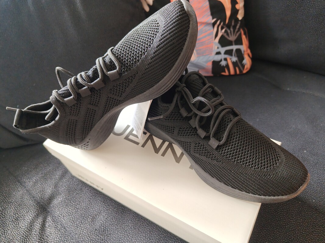 Elbląg Sprzedam NOWE damskie Sneakersy
z oryginalnym kartonem i metkami, nieużywane
rozmiar 38