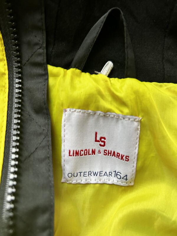 Elbląg Sprzedam kurtki:
Kurtka Lincoln & Sharks - Rozmiar: 164 - cena 20zł
Kurtka Czerwona Coolclub - Rozmiar: 176