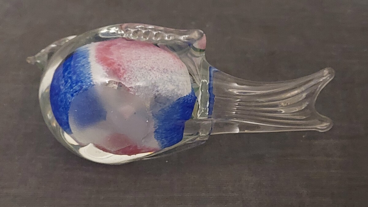 Elbląg Ptaszek z kolorowego szkla w stanie idealnym.
