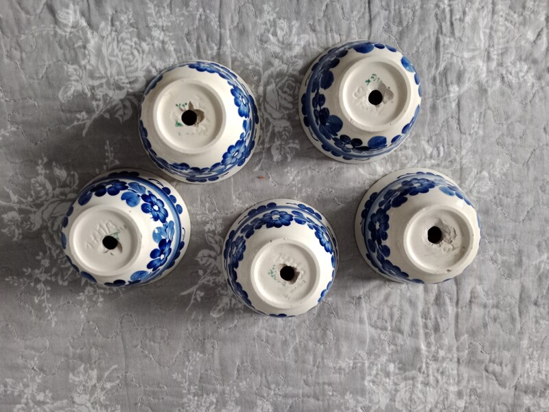 Elbląg Sprzedam miseczki ręcznie malowane z przewierconym otworem fi 1 cm. Średnica dolna miseczki 5 cm, średnica