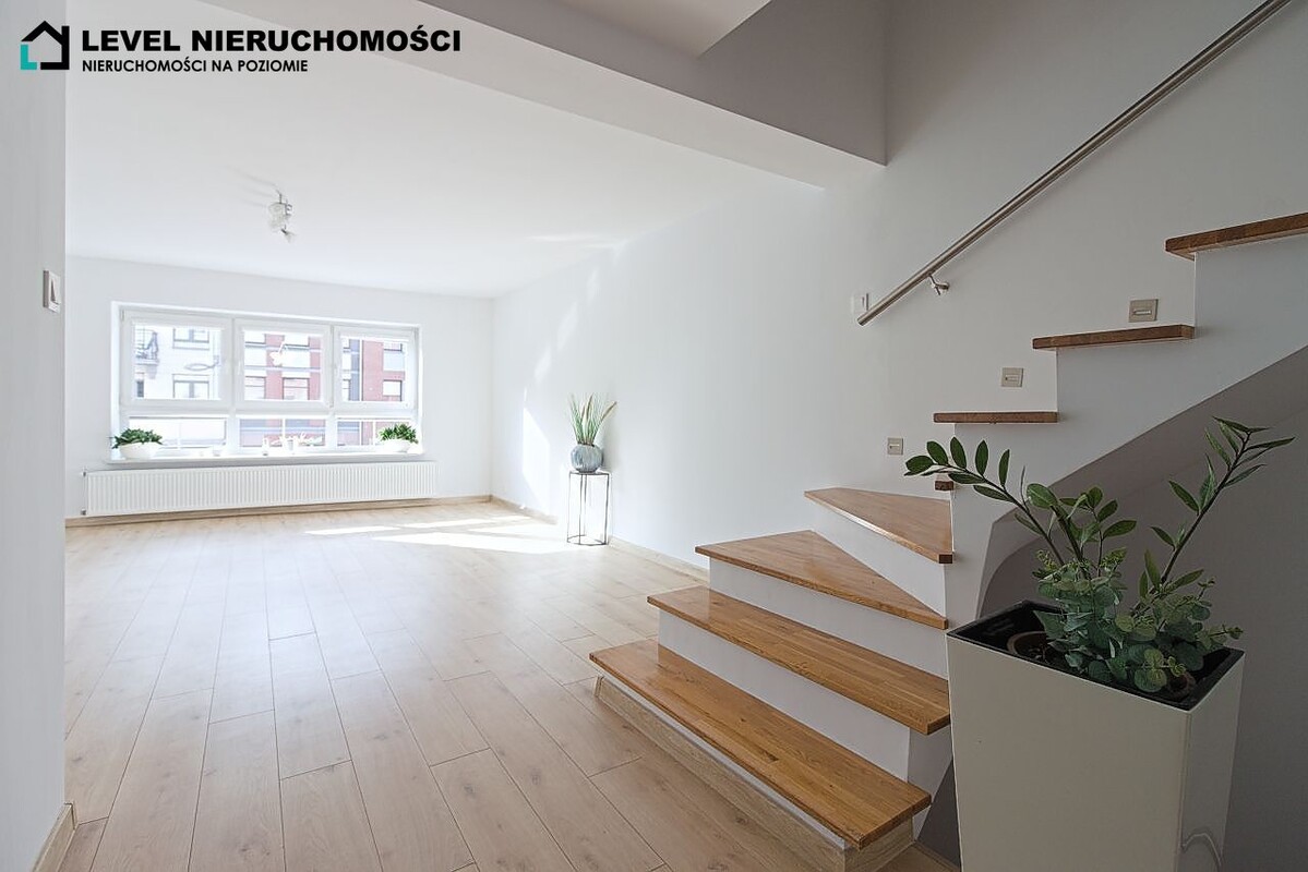 Elbląg LEVEL NIERUCHOMOŚCI Dwupoziomowe mieszkanie starówkaul. Stary Rynek NIERUCHOMOŚCI NA POZIOMIE