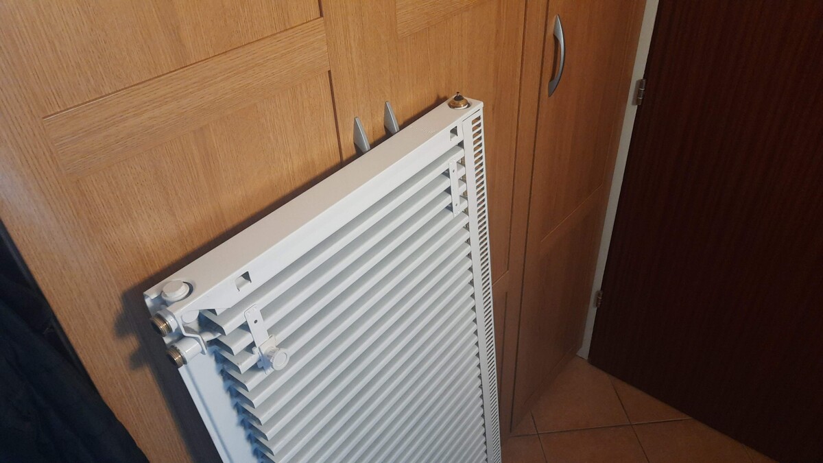 Elbląg Grzejnik stalowy Purmo CV11 o wymiarach 600x1400 mm poziomy. Moc grzewcza: 1425 W. Model z charakterystycznymi