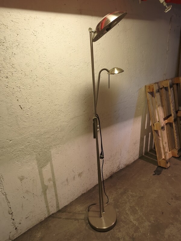 Elbląg Oddam za darmo lampy jak na zdjęciach. Drzwi -80,szafka wisząca 40 x 68- jak na zdjęciach. Możliwe odbiór