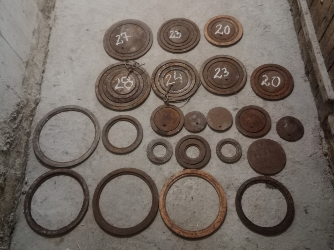 Elbląg Fajerki:
1 - 27 cm,
2 - 23 cm,
3 - 20 cm,
4 - 28 cm,
5 - 24 cm,
6 - 23 cm,
7 - 20 cm,
8 - 2 x 16 cm.