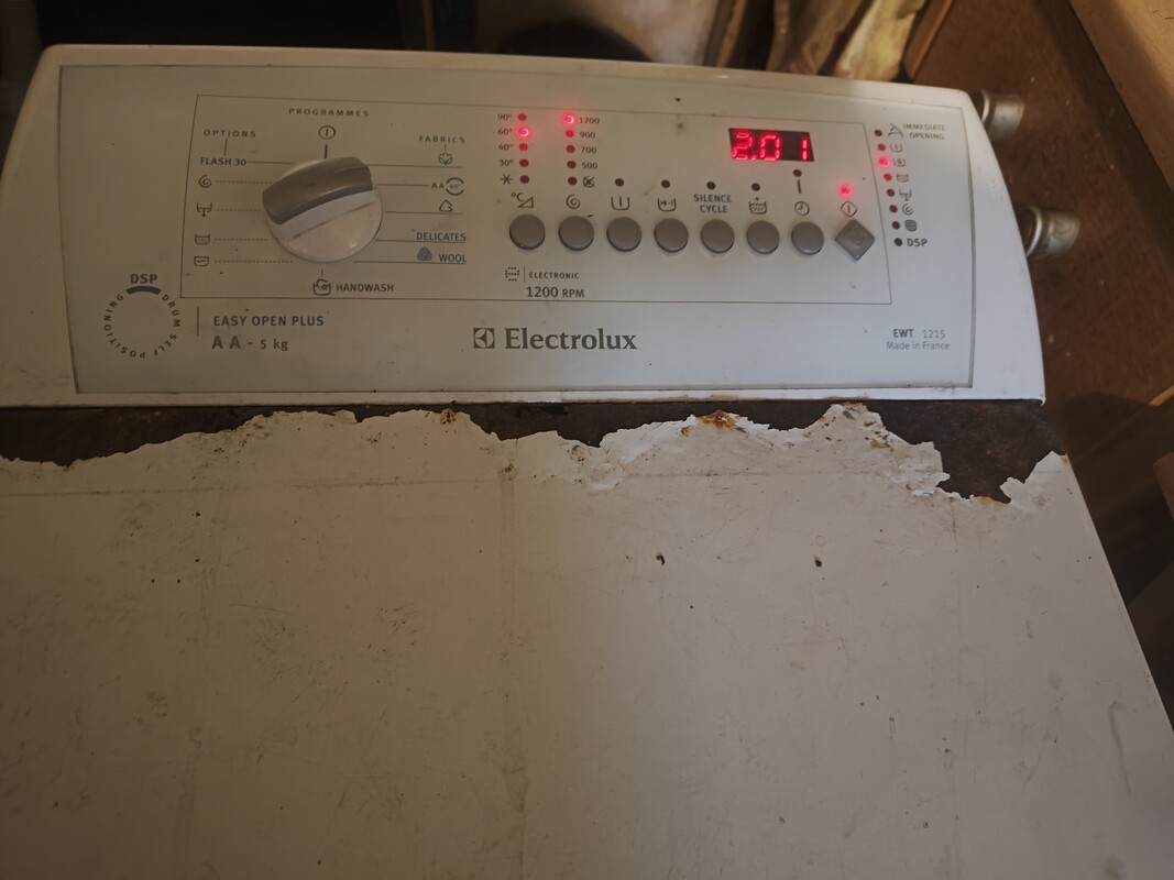 Elbląg Sprzedam pralkę Electrolux. .. EWT 1250 sprawna. .. trochę rdzy na klapie. .. wkład od góry. .. Na pewno