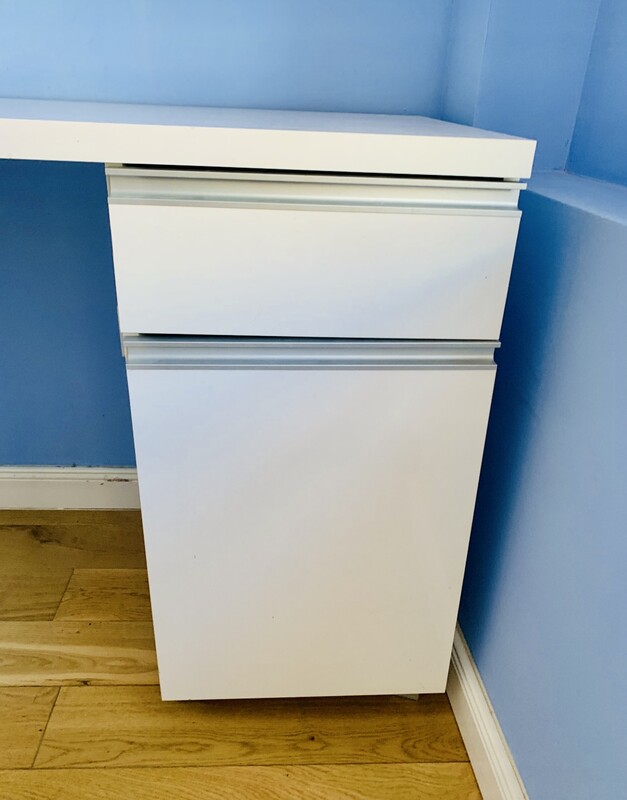 Elbląg Sprzedam solidne białe biurko z Ikea
