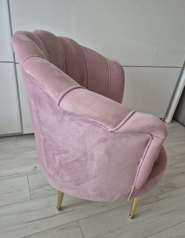 Elbląg Sprzedam piękny fotel tapicerowamy w kształce MUSZLA w kolorze różowym na złotych nóżkach.
Fotel był używany,