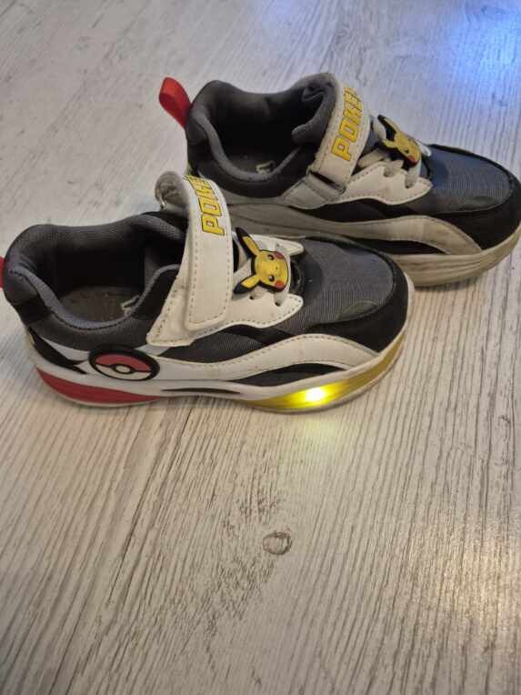 Elbląg ADIDASY dziewczynka/chłopiec
Sneakersy ze świecącą podeszwą LED Poké mon
Używane kilka razy - kupiłam za