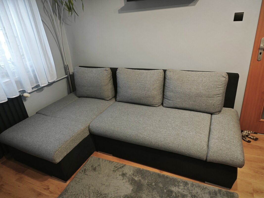 Elbląg Sprzedam kanapę narożną firmy Black Red White, o wymiarach :Długośc 240cm, Szerokośc 80 cm,