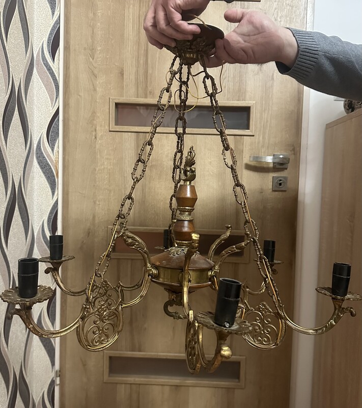 Elbląg Sprzedam żyrandol stan bdb działający.
Żeliwny. Odbiór w Elblągu ul. płk. Dąbka