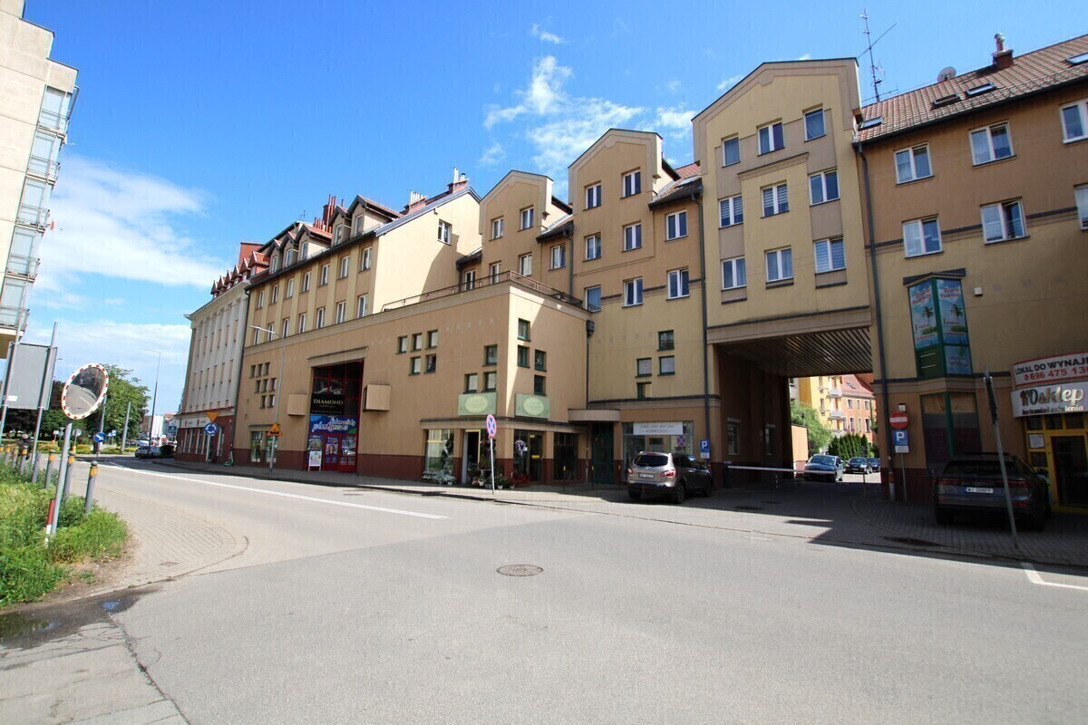 Elbląg NIERUCHOMOŚCI ANNA KRASZEWSKALokal handlowo-usługowy na parterze w centrum miasta ul. Nitschmanna
