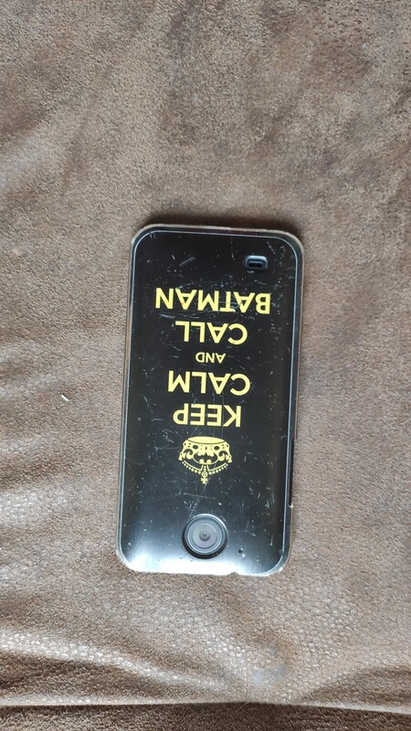Elbląg Sprzedam telefon marki HTC widoczny na zdjęciach. Urządzenie jest uszkodzone i sprzedaję je jako egzemplarz na
