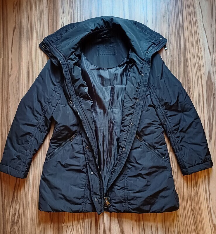 Elbląg Kurtka damska ocieplana kolor czarny stan idealny jak nowy, rozmiar 44,regulacja w talii na zatrzaski z tyłu,