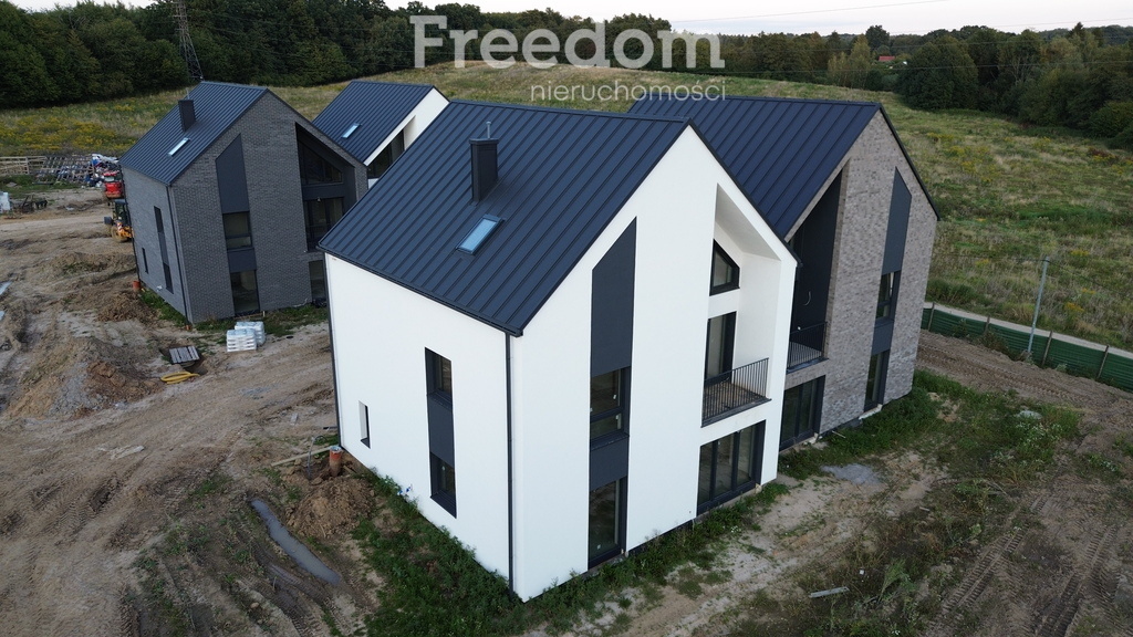 Elbląg FREEDOM NIERUCHOMOŚCISprzedam dom - Elbląg, Druskiennicka. Nowoczesny dom w zabudowie bliźniaczej – Osiedle