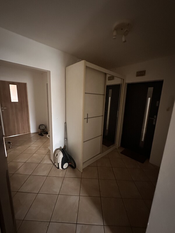 Elbląg Sprzedam.
Elbląg, ulica Lotnicza. Mieszkanie zlokalizowane na wysokim parterze. Okolica oferuje dogodny dostęp