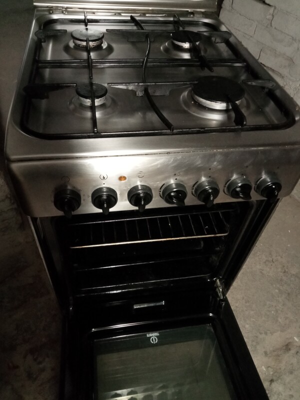Elbląg Sprzedam kuchenkę gazowo-elektryczną Indesit. Kuchenka czysta, kompletna, sprawna i w dobrym stanie.