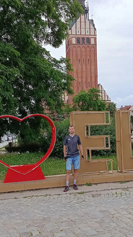 Elbląg Część! Mam na imię Rafał;) Jestem skromnym i czułym facetem. Lubię podróże, zwłaszcza wycieczki rowerem oraz