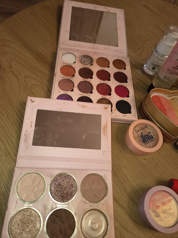 Elbląg Witam. Post grzecznościowy. Spora ilość Kosmetykow Kosmetyki kolorowych, używane lecz mało całość 40 zł