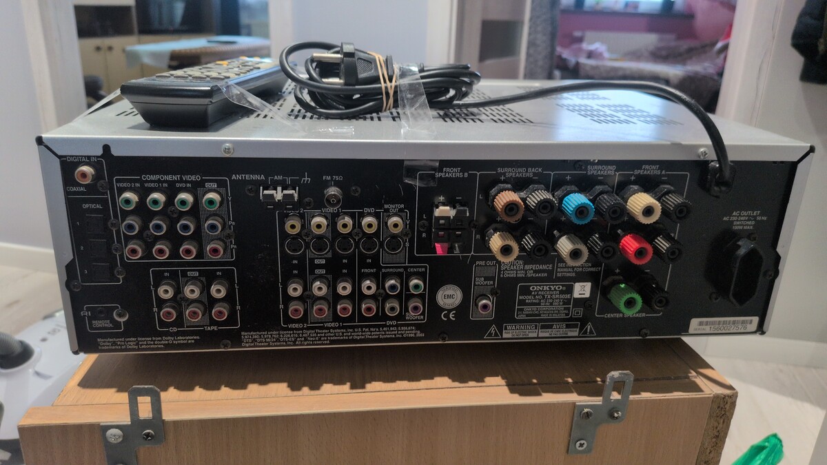 Elbląg sprzedam amplituner ONKYO jestem drugim właścicielem sprzedaje ponieważ kopiłem nowy
w zestawie kabel pilot