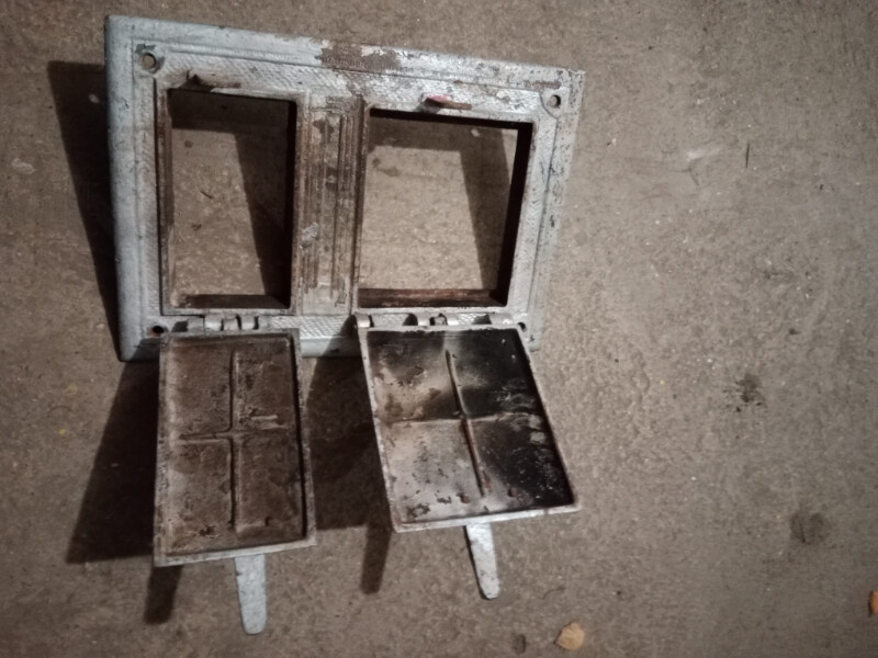 Elbląg Sprzedam drzwiczki żeliwne do pieca kaflowego kompletne. Stan jak nazdjęciachh.
Wymiary całości - 47,5 cm x