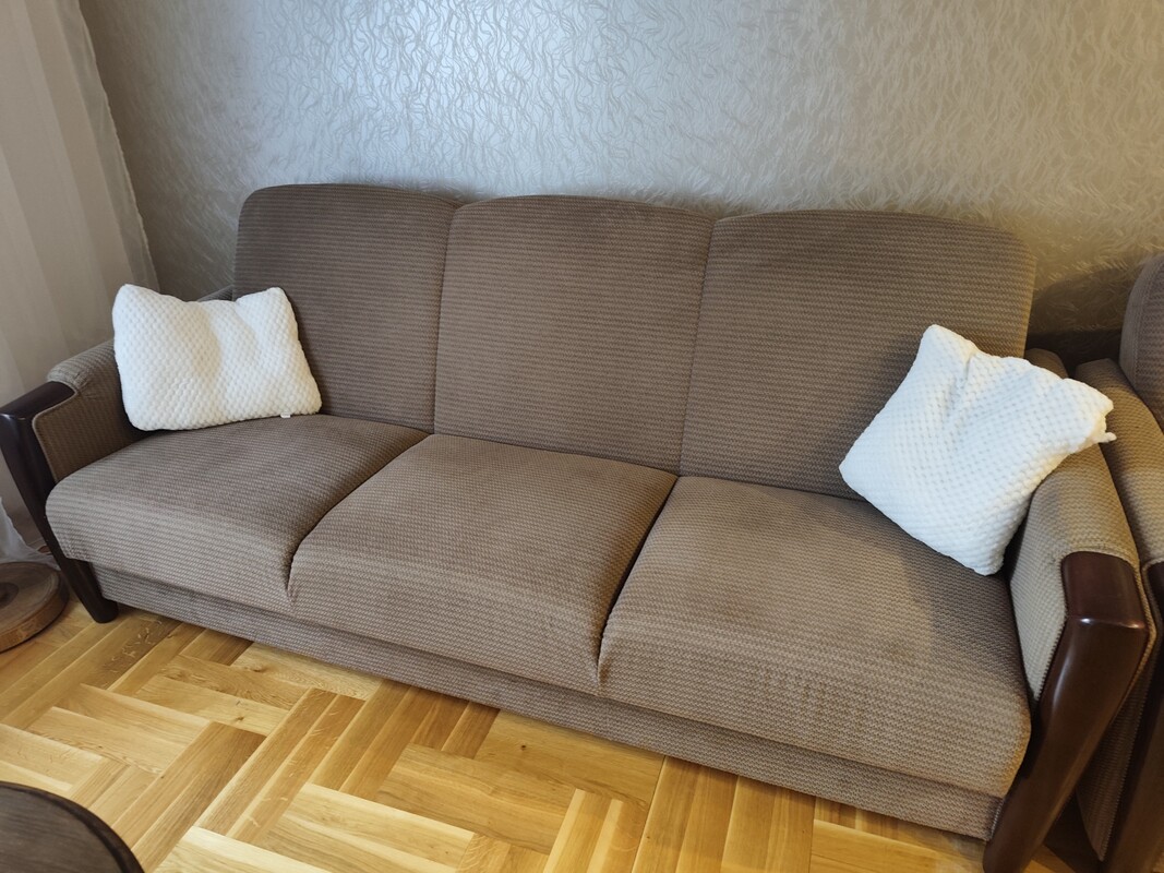 Elbląg Oddam kanapę rozkładaną o długość 215 cm oraz fotel o szer, 78 cm. Stan bardzo dobry. Odbiór we własnym zakresie.