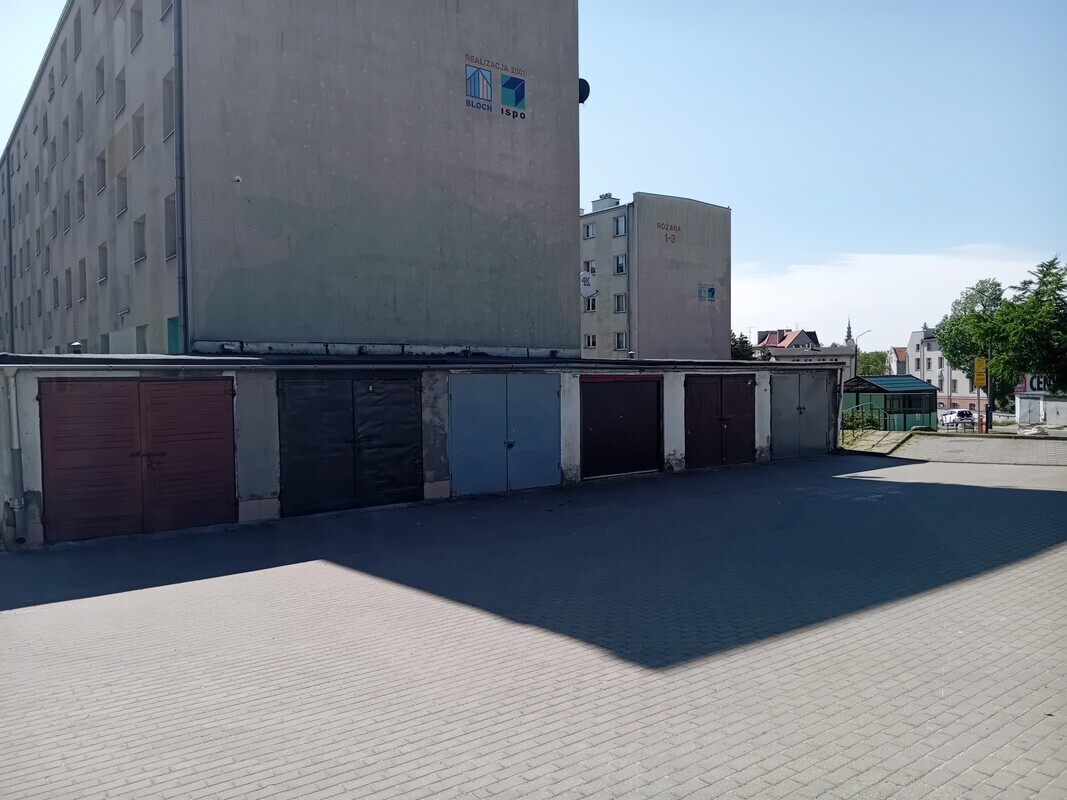 Elbląg Osobny garaż murowany przy ul. Różanej 4 dostępny od 1 października. Wjazd na teren przez szlaban na pilota. Na