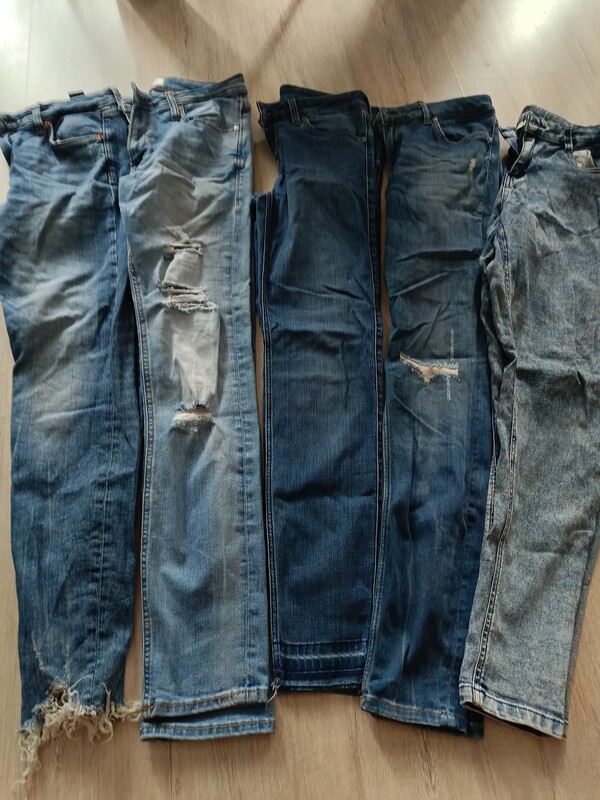 Elbląg Sprzedam dwa wory ciuchów damskich rozmiar s-m, sukienki, bluzki, sweterki, spodnie, bluzy itp. Całość 70zł.