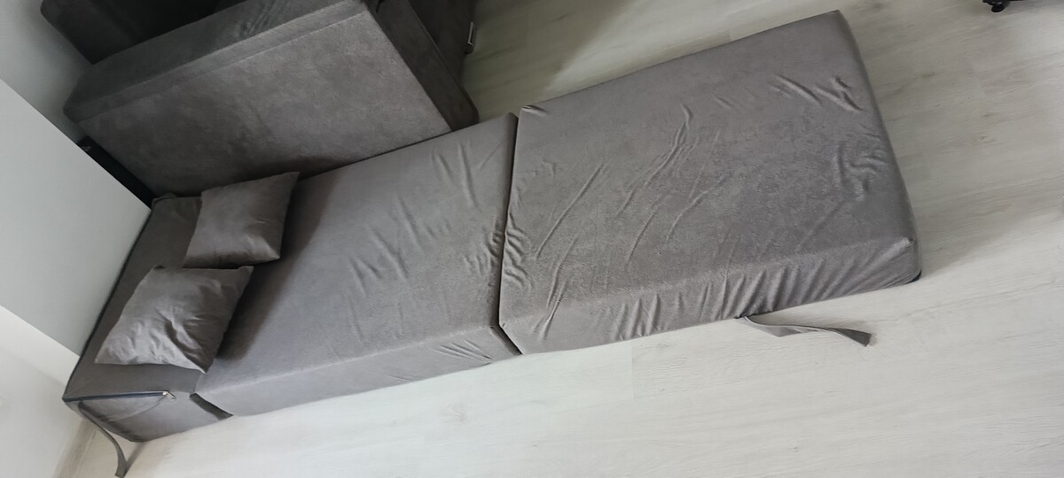 Elbląg Fotel rozkładany z poduszkami, bardzo mało używany, praktycznie nowy. Lekki i łatwy w rozkładaniu. Idealny do