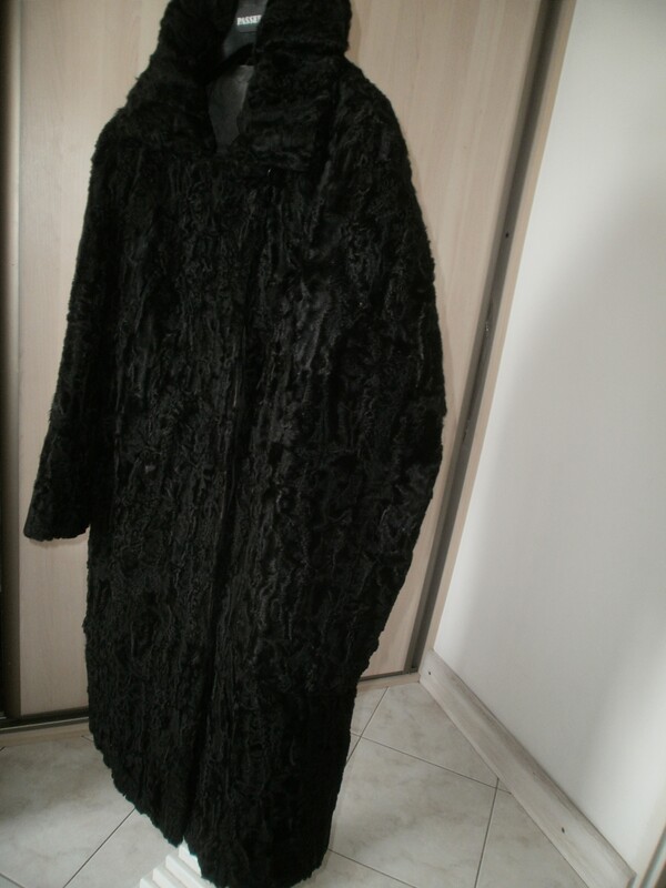 Elbląg Dzień dobry:
Mam do oddania w zamian za dwie czekolady gorzkie Meltie 85% czarne futro z karakuł, Jest ogólnym