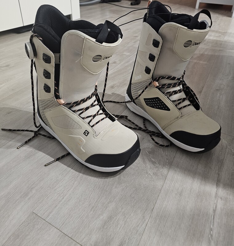 Elbląg Sprzedam buty Salomon Snowboard Boots Dialogue Lace SJ BOA.
Model męski w rozmiarze 43.Stan bardzo dobry.