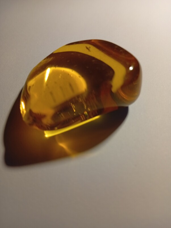 Elbląg sprzedam piękną bryłkę bursztynu bałtyckiego 18gram wyszlifowaną