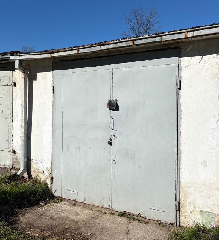 Elbląg Oferuję na sprzedaż garaż o powierzchni ok.21 m². Garaż znajduje się przy ul. Grunwaldzkiej, w odległości