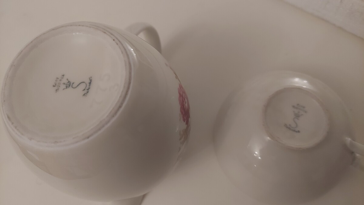 Elbląg Sygnowany porcelanowy komplet filiżanka i dzbanek w stanie idealnym.