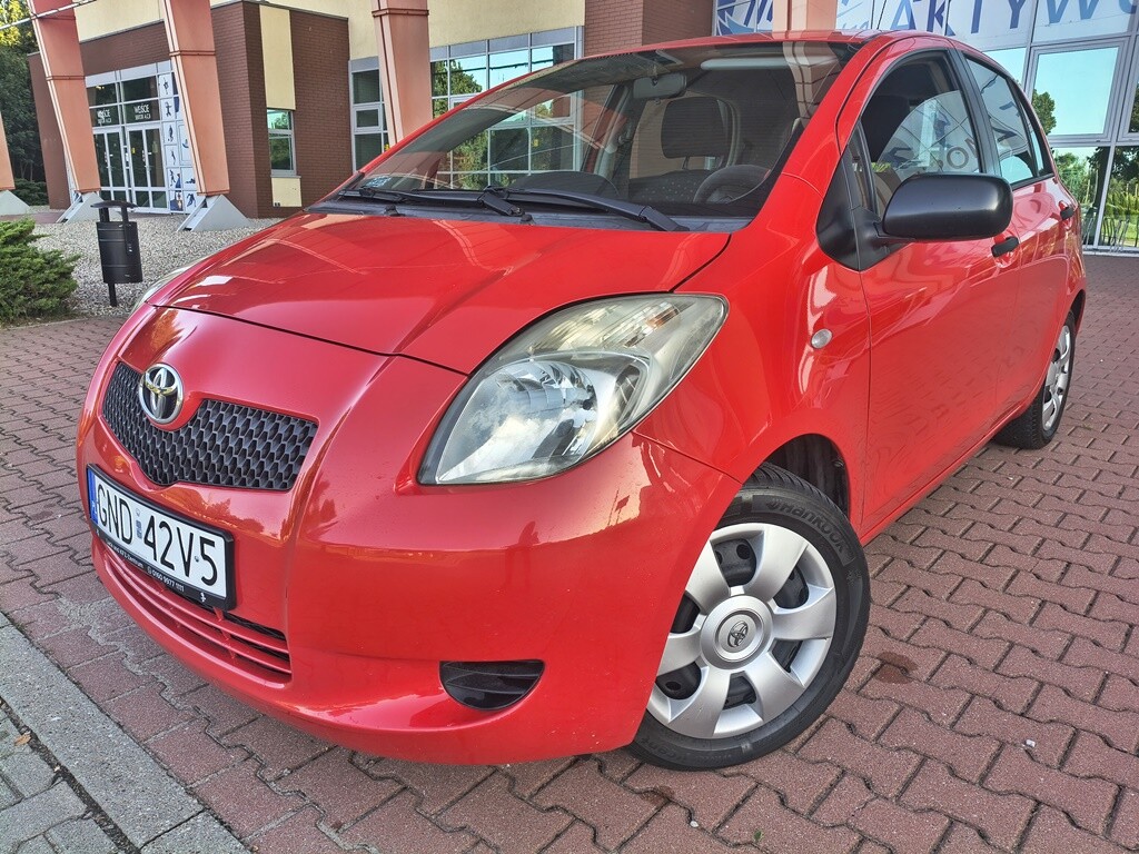 Elbląg TOYOTA YARISSilnik : 1.0 69KMZarejestrowana i opłacona