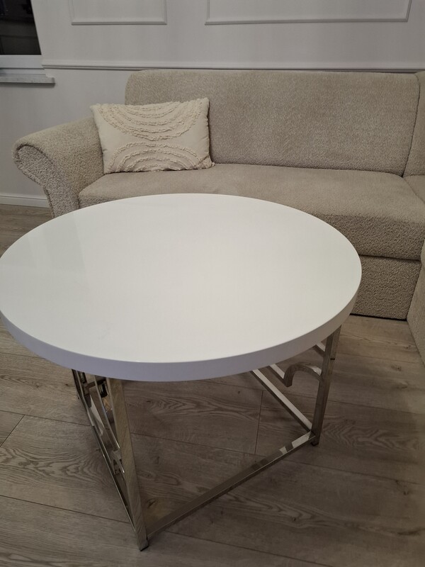 Elbląg Sprzedam stolik kawowy wymiar 80 cm stan bardzo dobry. Cena 150 PLN telefon 508496003.