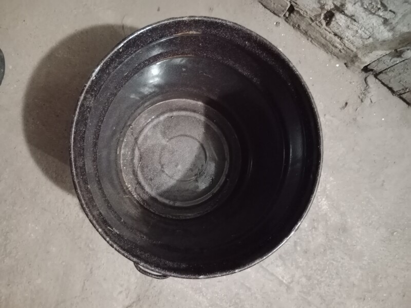 Elbląg Witam
Sprzedam kociołek emaliowany, z czasów PRL, kolekcja. Stan widoczny na zdjęciach.
Wymiary wysokość 37