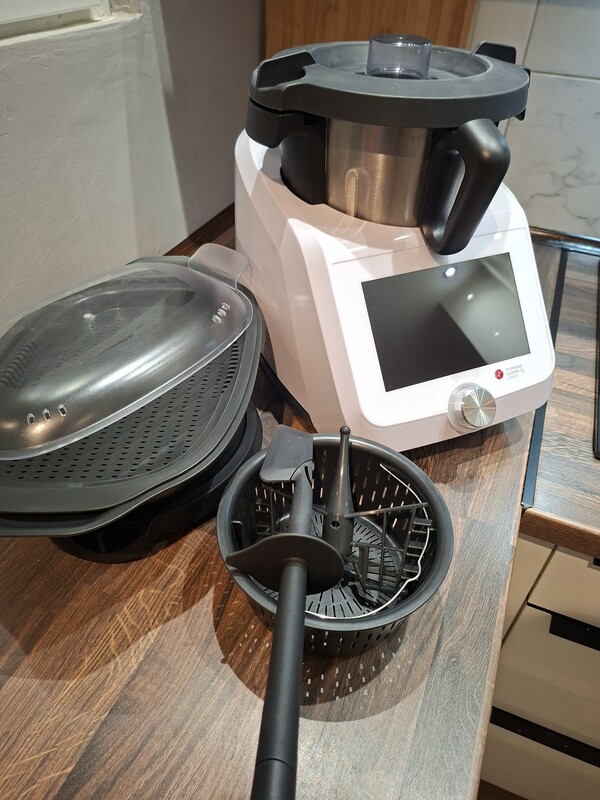 Elbląg Witam, mam do sprzedania robot kuchenny Monsieur Cuisine Smart potocznie zwany Lidlomixem lub Lidką;) Zakupiony