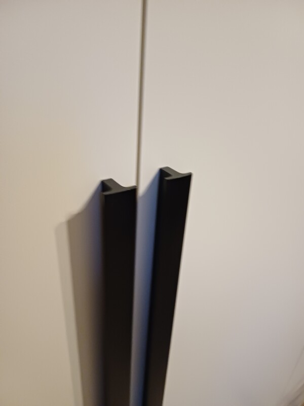 Elbląg SPRZEDAM NOWĄ szafę. Garderobę szerokość 210 cm, głębokość 65 cm, wysokość 217,4 półki, 2 drążki, kolor BEŻ