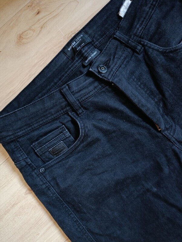 Elbląg Sprzedam czarne spodnie męskie House Stan bardzo dobry. Rozmiar L 30/34.Kontakt sms