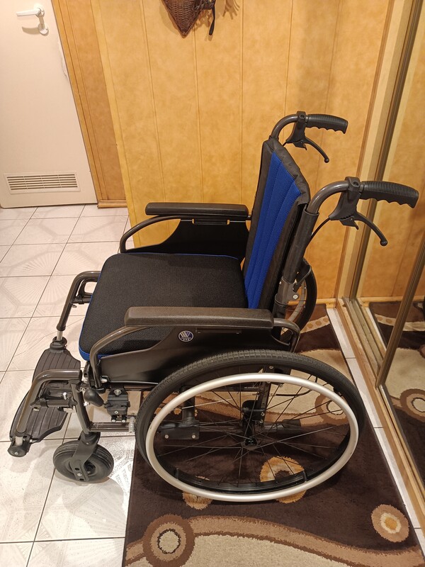 Elbląg Sprzedam lekki, składany wózek inwalidzki nowy nieużywany. Cena 250 zł. Ponadto odstąpię pieluchomajtki Seni