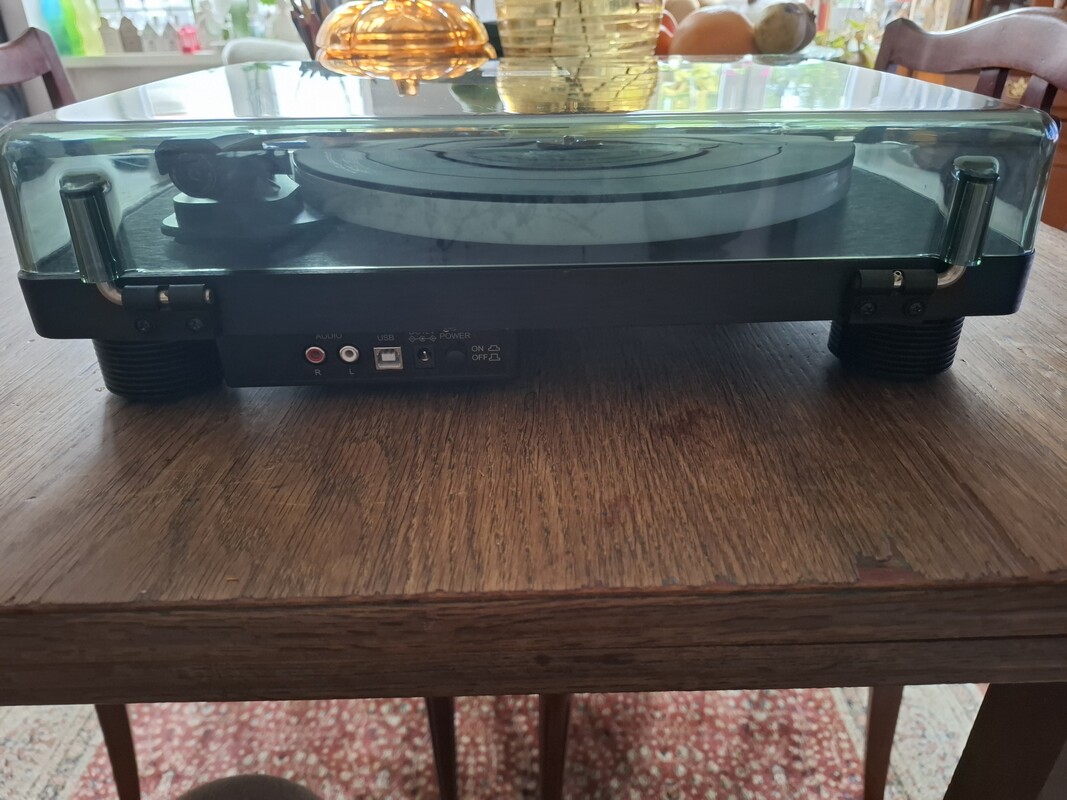 Elbląg Sprzedam gramofon lenco ls 50 ledbk w idealnym stanie dodaje do niego nowe igły na wymianę.