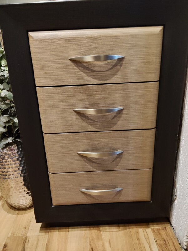 Elbląg Sprzedam solidne i pakowne komody