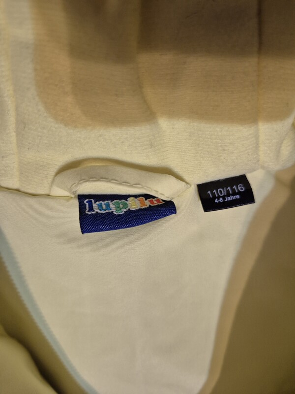 Elbląg Dwie kurtki rozmiar 110/116 firmy Lupilu:
- jedna na cienkim polarze
- druga pikowana
Po jednym dziecku,